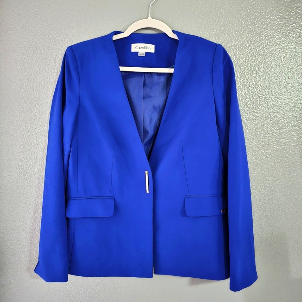 Calvin Klein Women's Collarless Single-Snap Blazer Blue. Size 12 P.